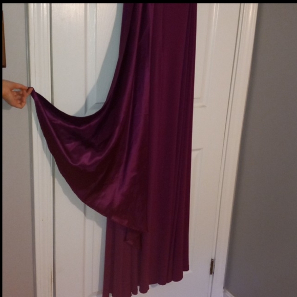 David's Bridal Gown Burgundy Size 4 One Strap Zipper Satiny Shoulder-Sash-Tail - Picture 8 of 9